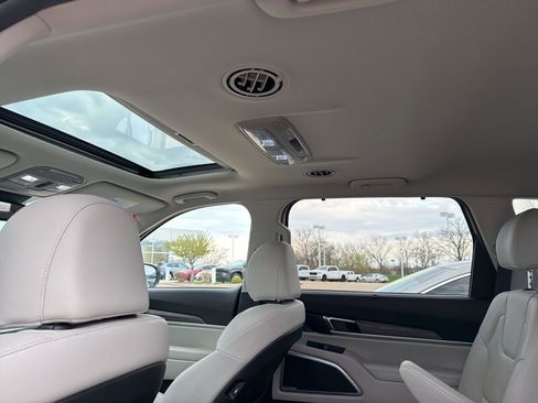 Used 2022 Kia Telluride EX w/ EX Premium Package image 12