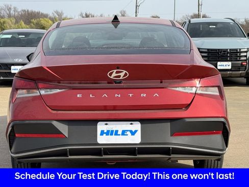 New 2026 Hyundai Elantra SE image 5