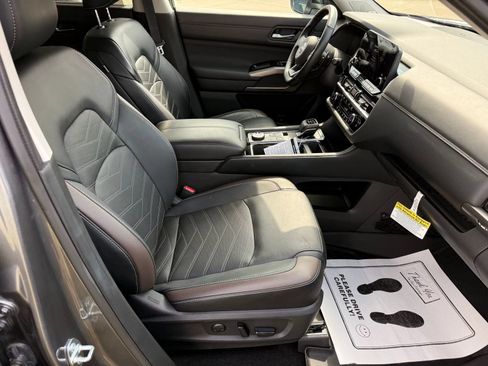 Certified 2023 Nissan Pathfinder Platinum AWD/4WD image 31
