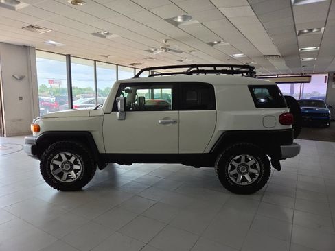 Used 2014 Toyota FJ Cruiser 4WD w/ Upgrade Package image 4
