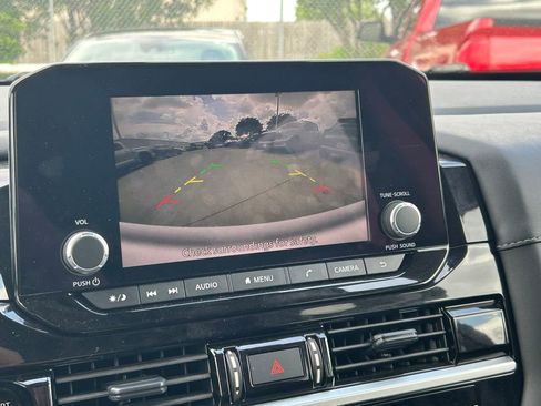Used 2025 Nissan Pathfinder SV FWD image 31