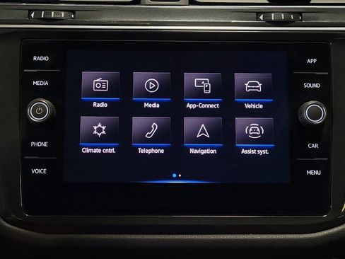 Used 2021 Volkswagen Tiguan SE w/ Panoramic Sunroof Package FWD image 25