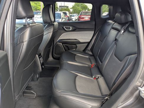 Used 2024 Jeep Compass Latitude AWD/4WD image 28
