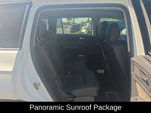 Used 2023 Volkswagen Atlas SE w/ Panoramic Sunroof Package FWD image 7