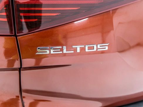 Used 2021 Kia Seltos S AWD/4WD image 5