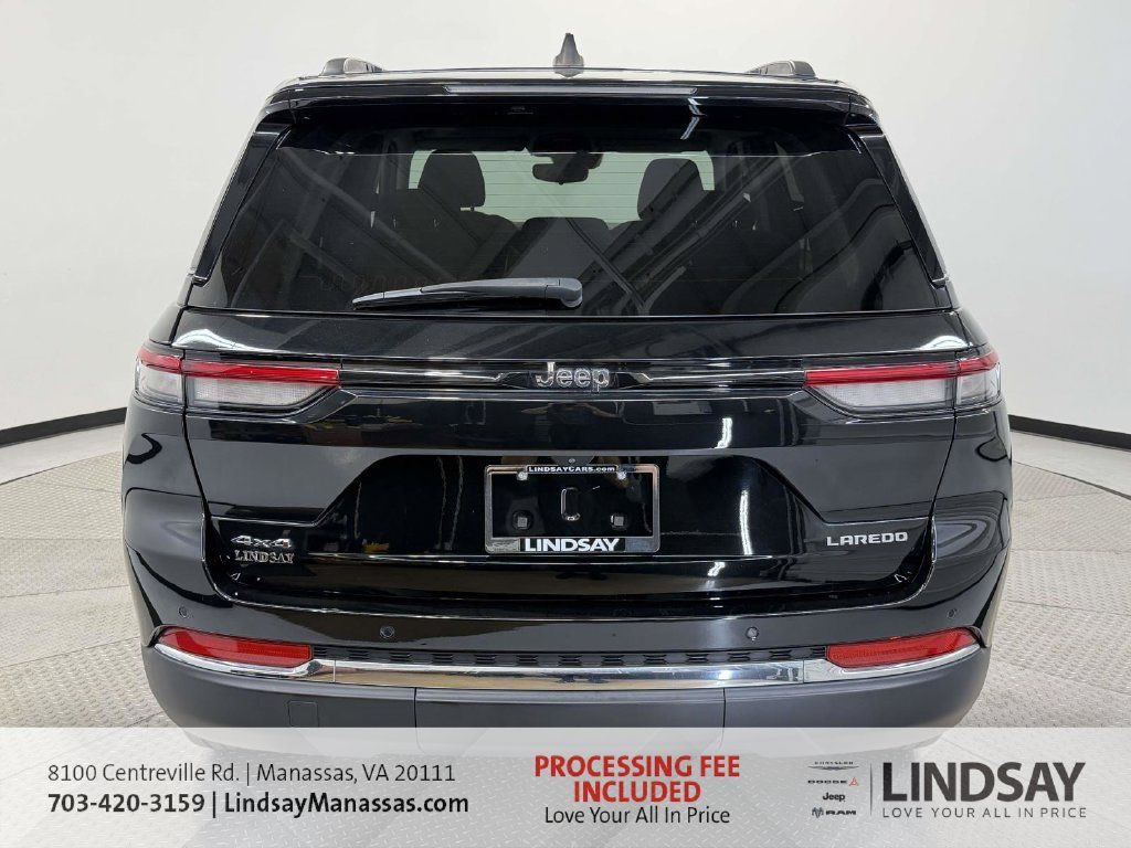 Used 2023 Jeep Grand Cherokee Laredo AWD/4WD image 8
