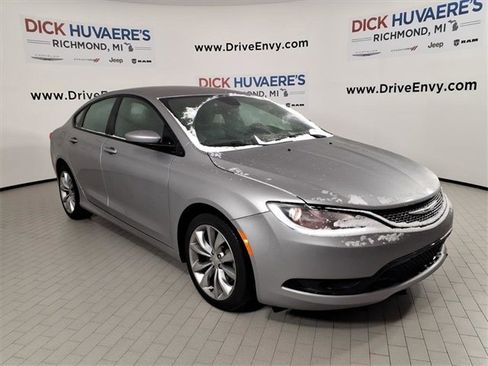 Used 2016 Chrysler 200 S w/ Comfort Group image 5