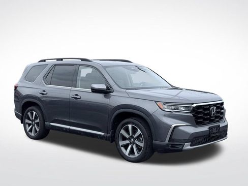 Used 2025 Honda Pilot Touring image 4