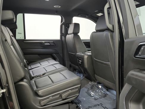 Used 2025 Chevrolet Suburban Z71 AWD/4WD image 31