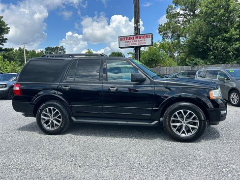 Used 2017 Ford Expedition XLT w/ Equipment Group 202A AWD/4WD image 3