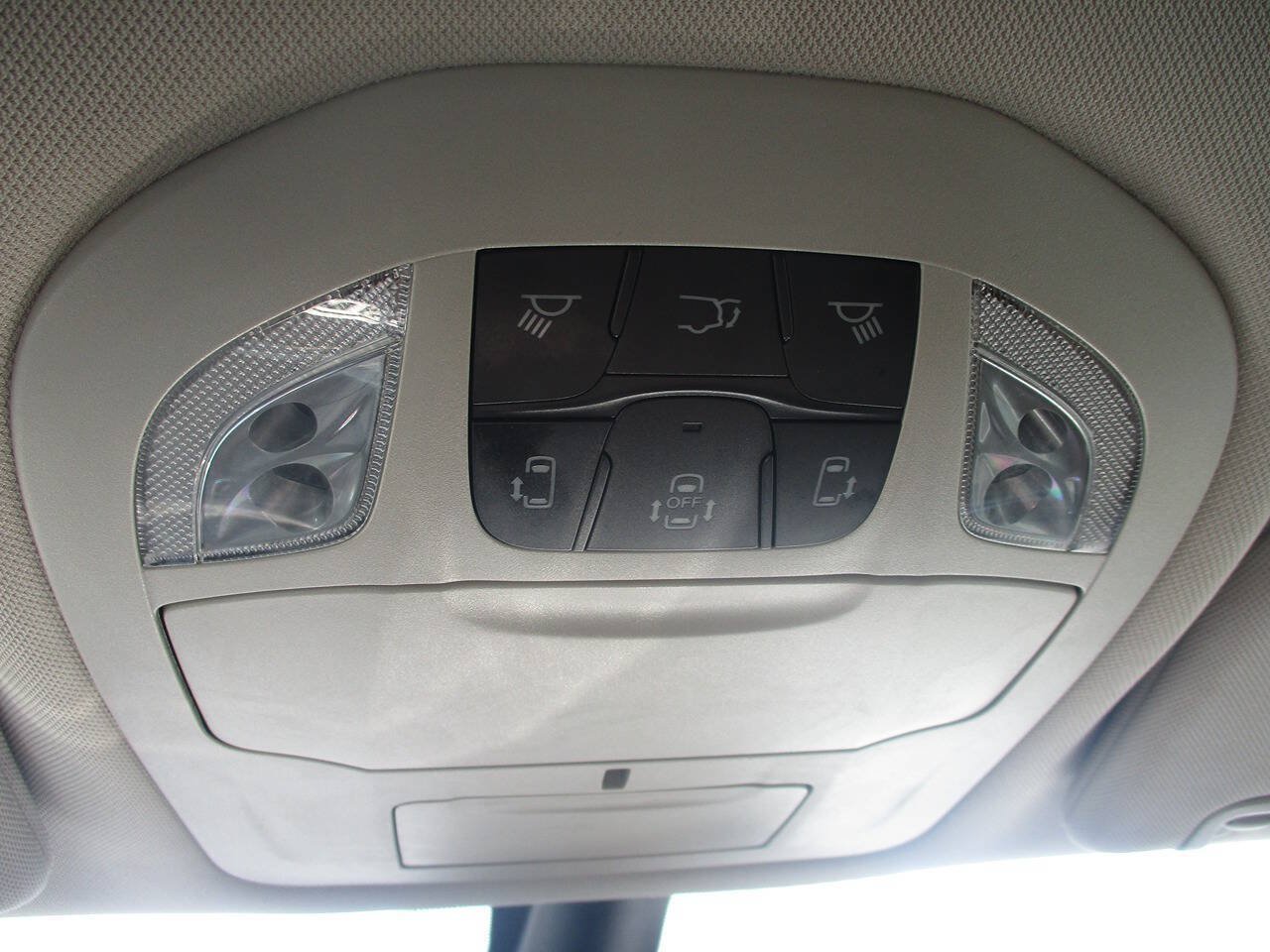 Used 2023 Chrysler Pacifica Touring-L FWD image 23