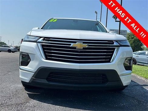 Used 2023 Chevrolet Traverse Premier image 2