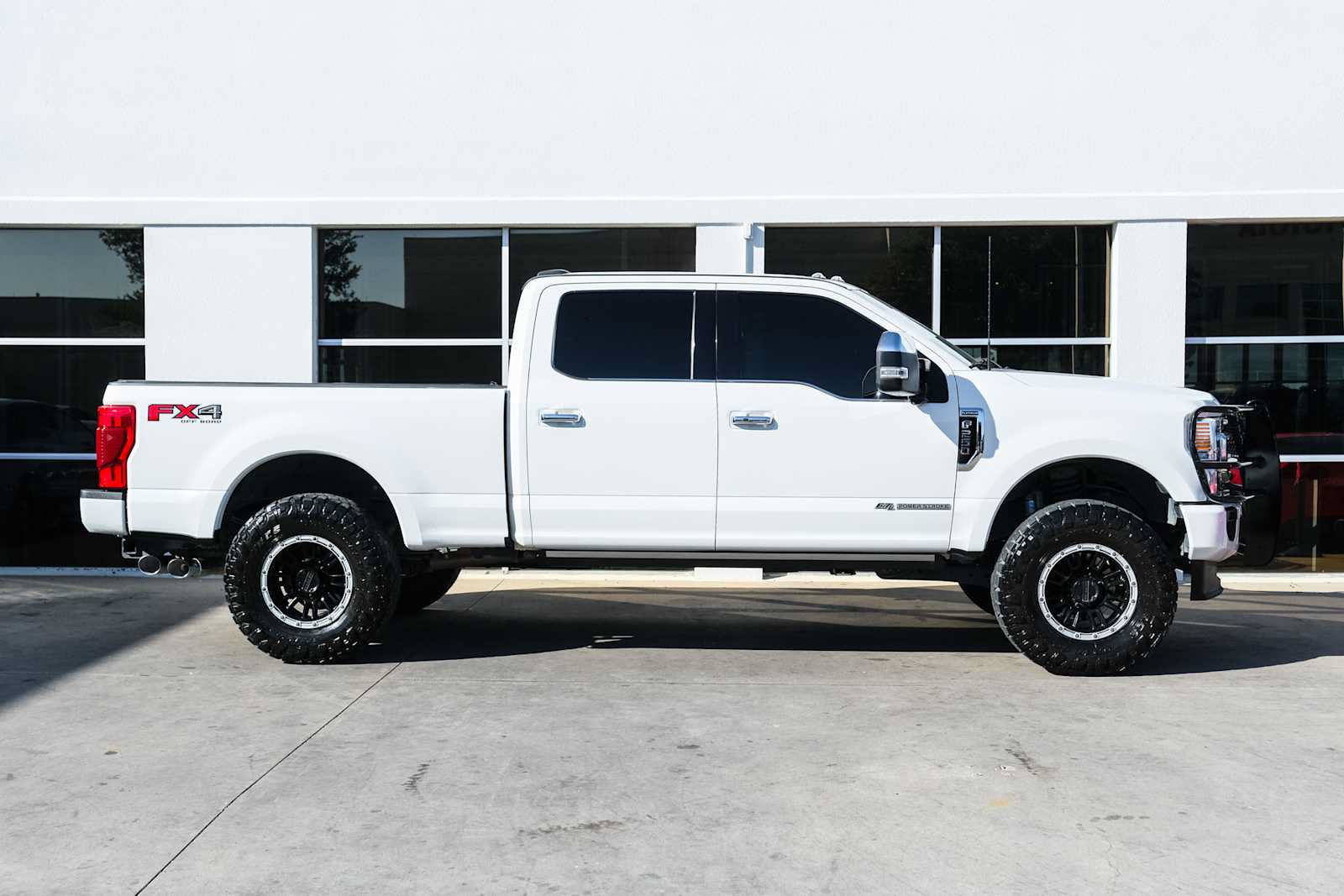 Used 2022 Ford F250 Platinum w/ FX4 Off-Road Package AWD/4WD image 8
