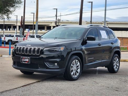 Used 2019 Jeep Cherokee Latitude Plus w/ Comfort/Convenience Group image 3