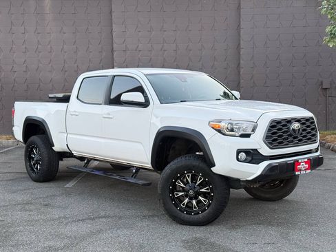 Used 2020 Toyota Tacoma TRD Off-Road AWD/4WD image 2