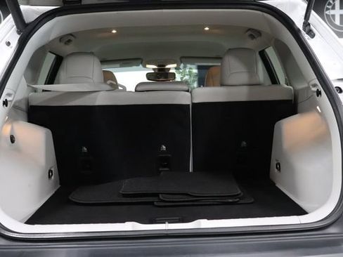 Used 2019 Jeep Cherokee Limited FWD image 21