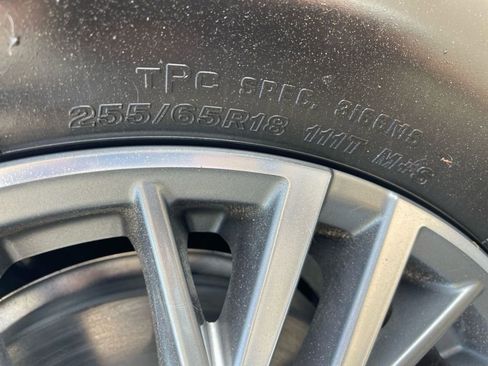 Used 2025 Chevrolet Traverse LT image 33