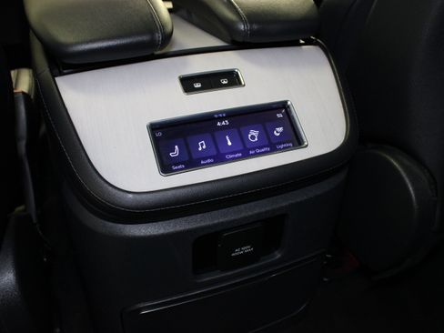 Used 2025 Lincoln Navigator Reserve AWD/4WD image 40