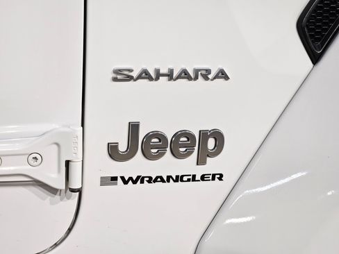 Used 2024 Jeep Wrangler Unlimited Sahara AWD/4WD image 37