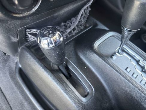 Used 2013 Jeep Wrangler Unlimited Sport image 40