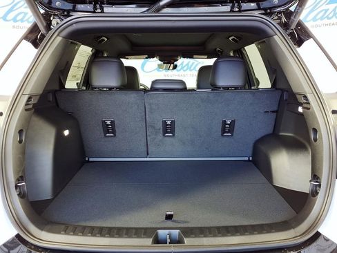 New 2026 GMC Terrain AT4 w/ Convenience Package III AWD/4WD image 9