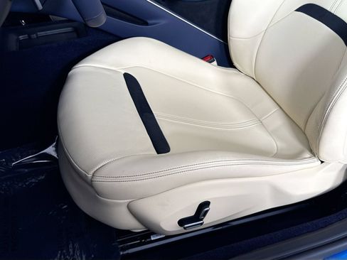 Certified 2025 Ferrari Roma Spider RWD image 18