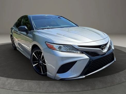 Used 2019 Toyota Camry XSE FWD image 1