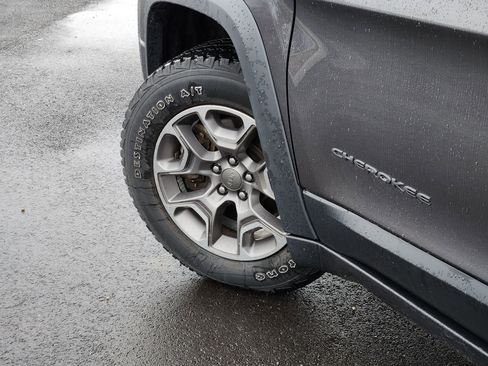 Used 2021 Jeep Cherokee Trailhawk w/ Sun, Sound & Nav Group image 23