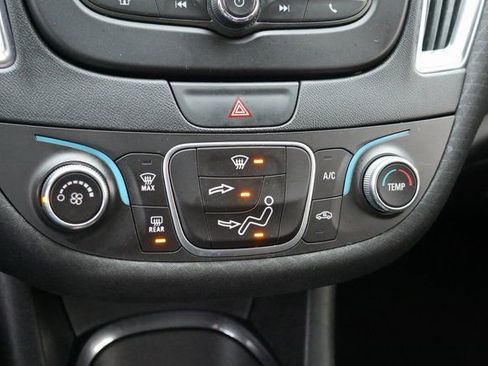 Used 2018 Chevrolet Malibu LT image 18