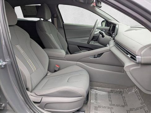 Used 2025 Hyundai Elantra Sport FWD image 19