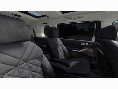Used 2026 BMW X7 xDrive40i image 18