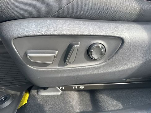 Used 2021 Toyota RAV4 SE image 10