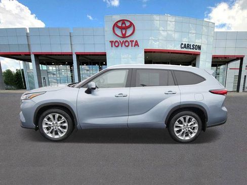 Certified 2022 Toyota Highlander Limited image 7