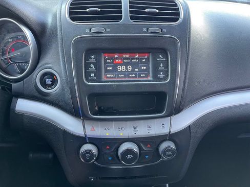 Used 2018 Dodge Journey SE w/ Connectivity Group FWD image 8
