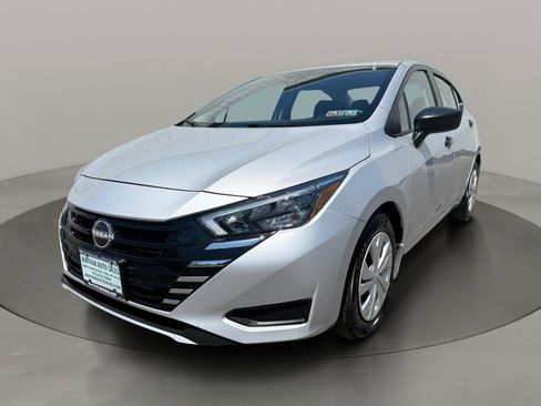 Used 2025 Nissan Versa S w/ Trunk Package FWD image 2
