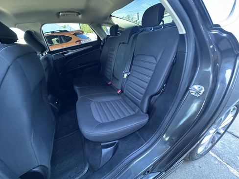 Used 2020 Ford Fusion SE FWD image 17