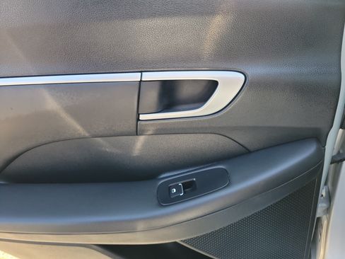 Used 2025 Hyundai Sonata SEL FWD image 12