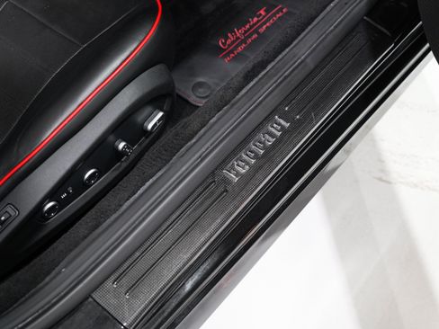 Used 2016 Ferrari California T RWD image 22