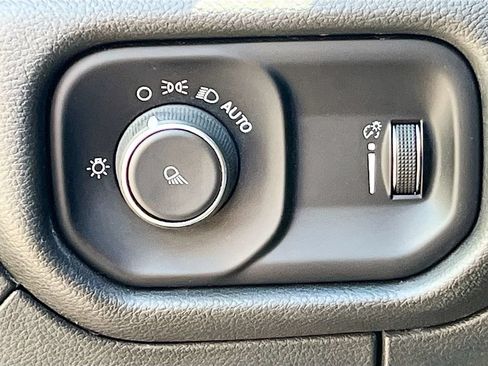 Used 2023 RAM 1500 Lone Star AWD/4WD image 10