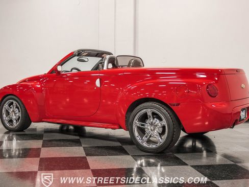 Used 2003 Chevrolet SSR w/ Preferred Equipment Group RWD image 8