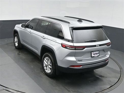 New 2025 Jeep Grand Cherokee Laredo image 32