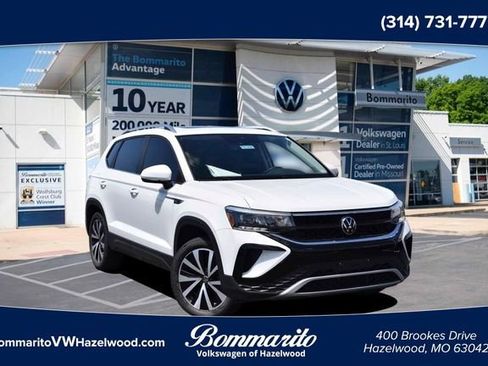 Certified 2023 Volkswagen Taos SE w/ Panoramic Sunroof Package AWD/4WD image 1