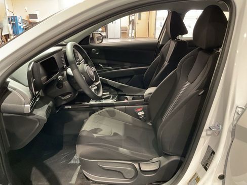 New 2026 Hyundai Elantra Hybrid FWD image 8