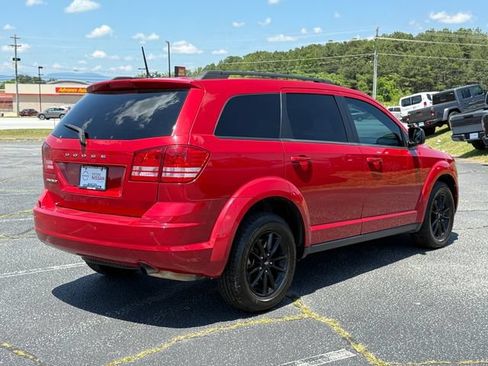 Used 2020 Dodge Journey SE w/ Blacktop Package FWD image 3