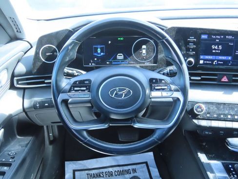 Used 2022 Hyundai Elantra SEL w/ Convenience Package FWD image 6