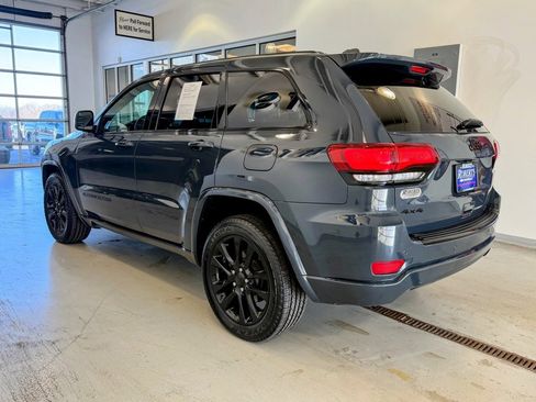 Used 2017 Jeep Grand Cherokee Altitude image 5