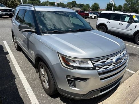 Used 2019 Ford Explorer XLT w/ Equipment Group 202A FWD image 3