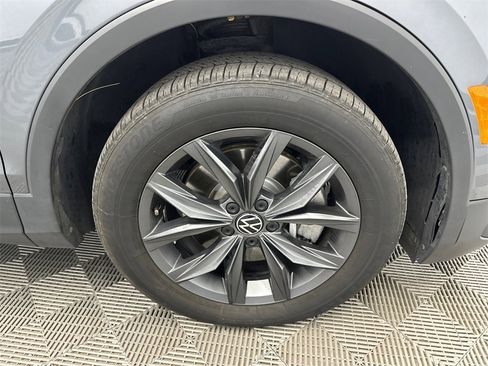 Used 2024 Volkswagen Tiguan SE image 13