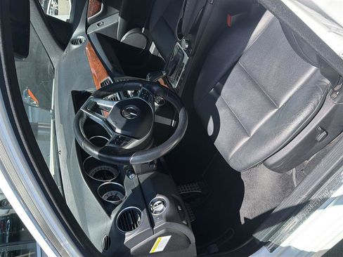 Used 2013 Mercedes-Benz C 250 Sedan image 3