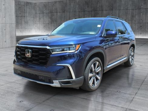 Used 2024 Honda Pilot Touring image 11